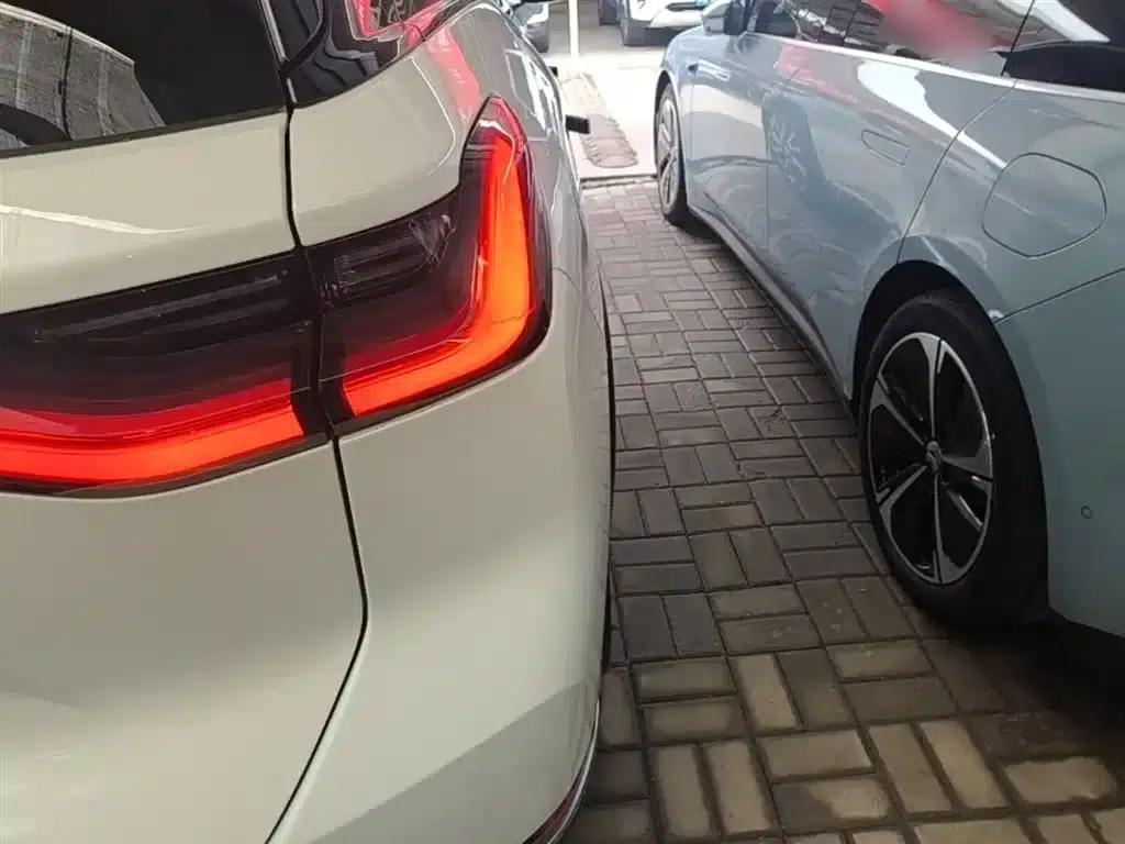 NIO ES8 2020 580KM Signature Edition Six-Seat Version — миниатюра 8