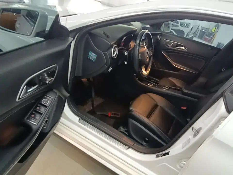 Mercedes-Benz CLA 2019 CLA 200 Sport Edition — миниатюра 19
