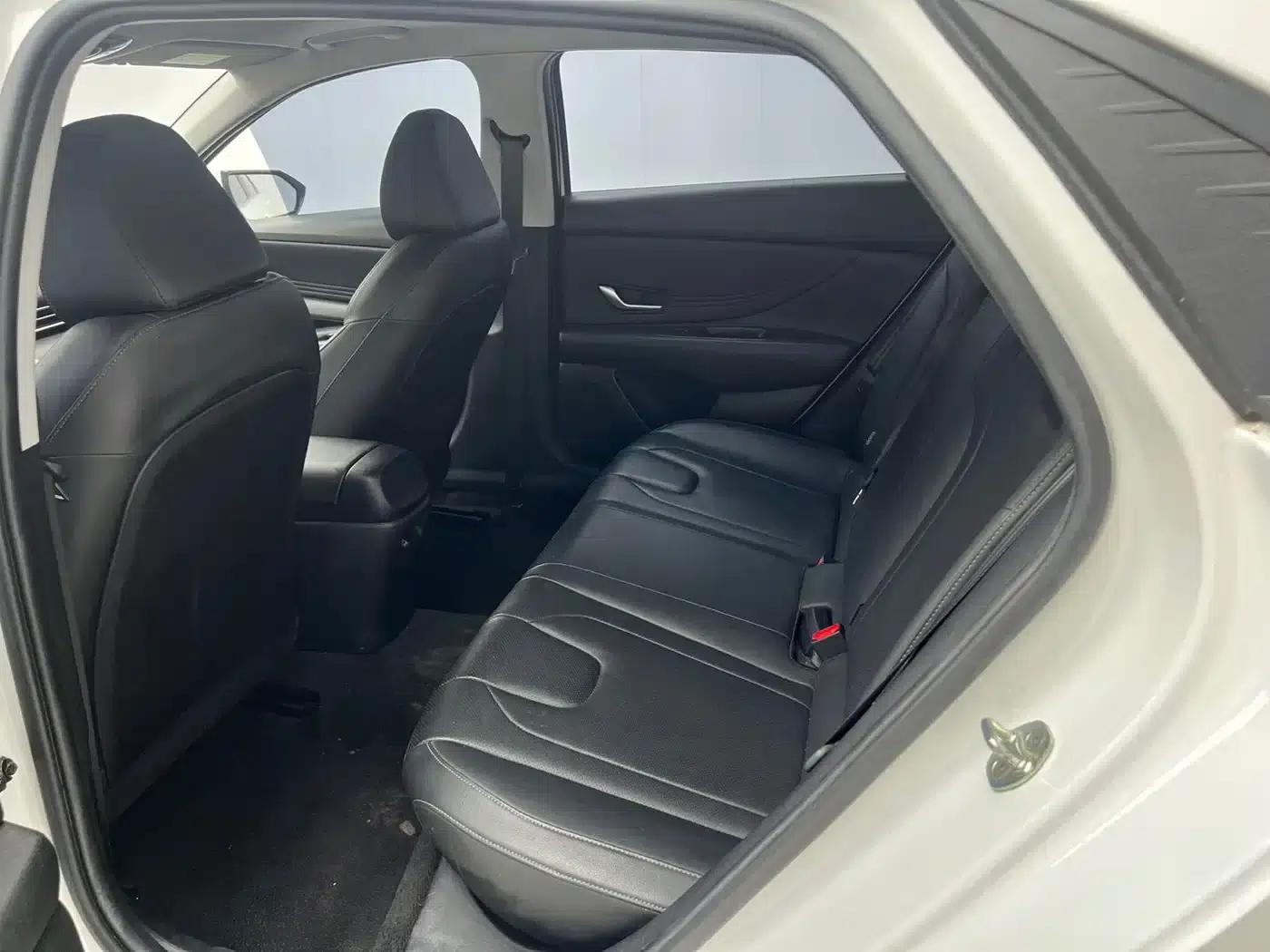 Hyundai Elantra 2022 1.5L CVT GLX Elite Edition — миниатюра 8