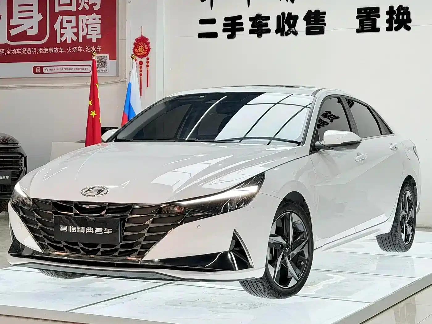 Hyundai Elantra 2022 1.5L CVT LUX Premium Edition — миниатюра 1