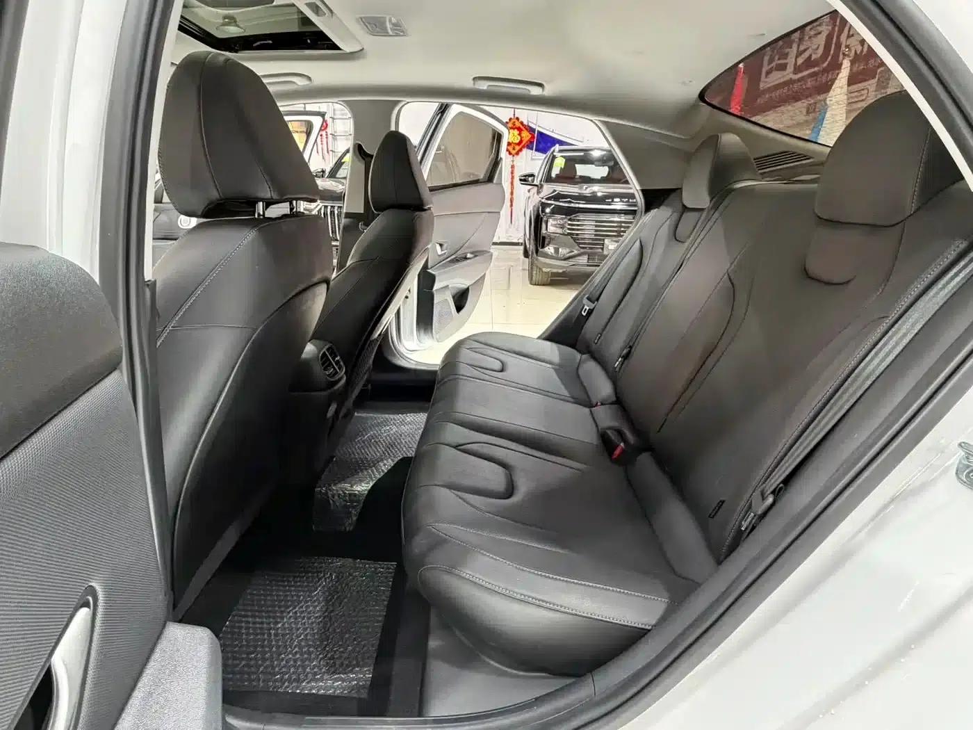 Hyundai Elantra 2022 1.5L CVT LUX Premium Edition — миниатюра 10