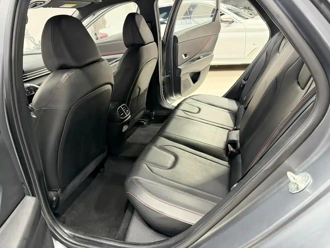 Hyundai Elantra 2022 1.5L CVT 20th Anniversary Edition — миниатюра 15