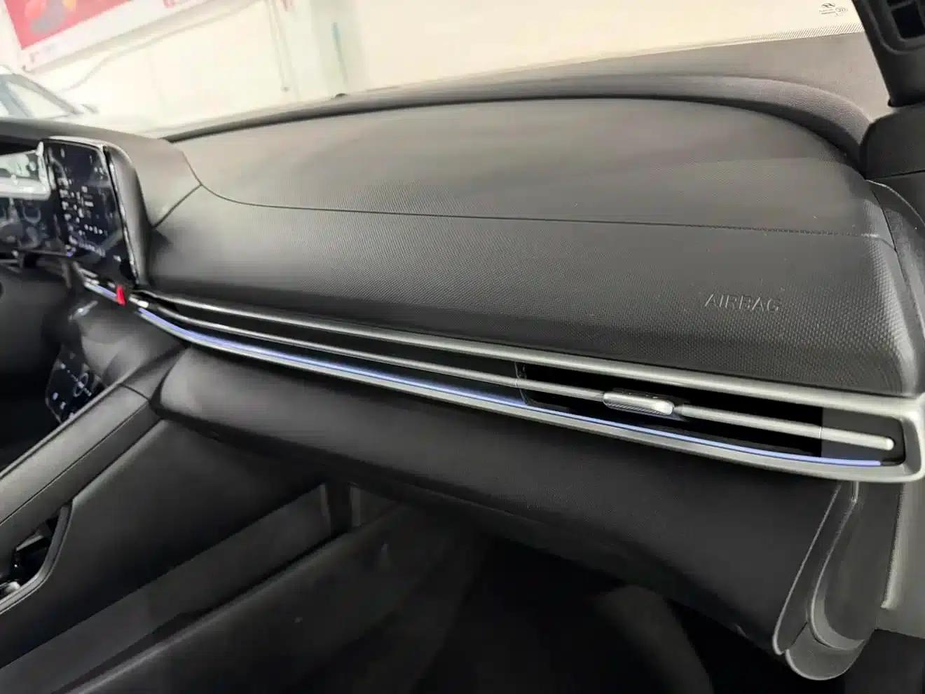 Hyundai Elantra 2022 1.5L CVT 20th Anniversary Edition — миниатюра 17