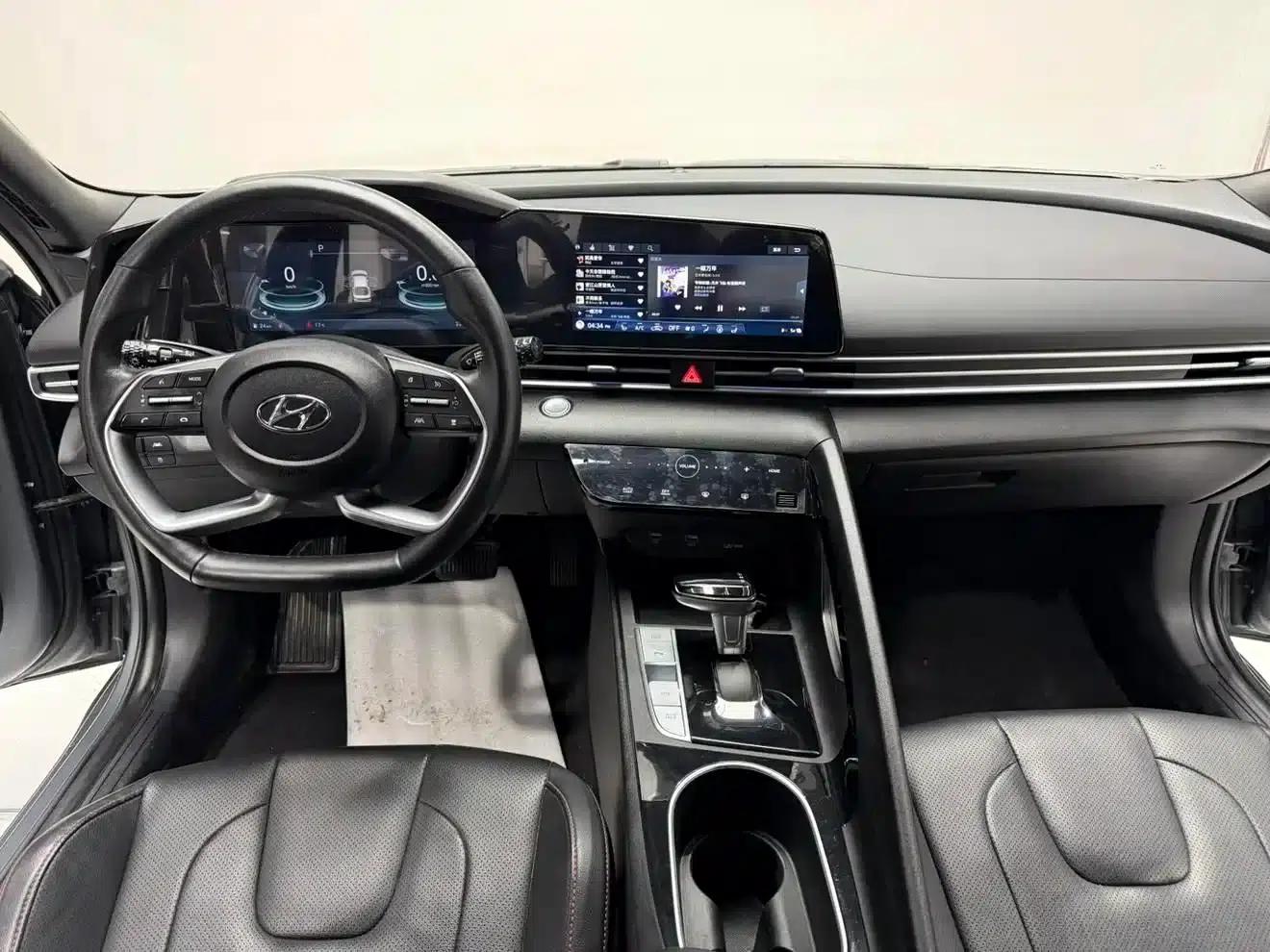 Hyundai Elantra 2022 1.5L CVT 20th Anniversary Edition — миниатюра 8