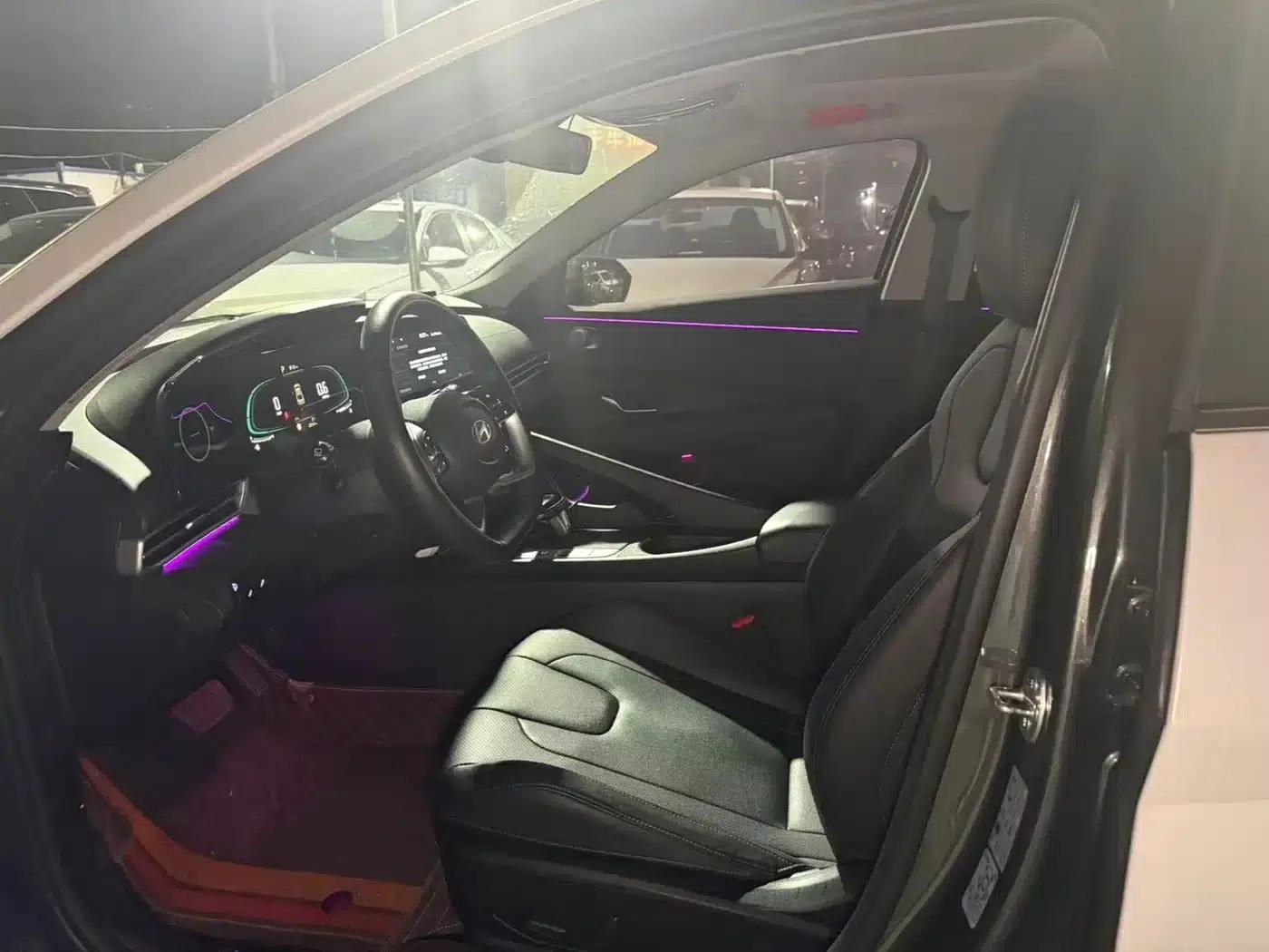 Hyundai Elantra 2022 1.5L CVT TOP Flagship Edition — миниатюра 4