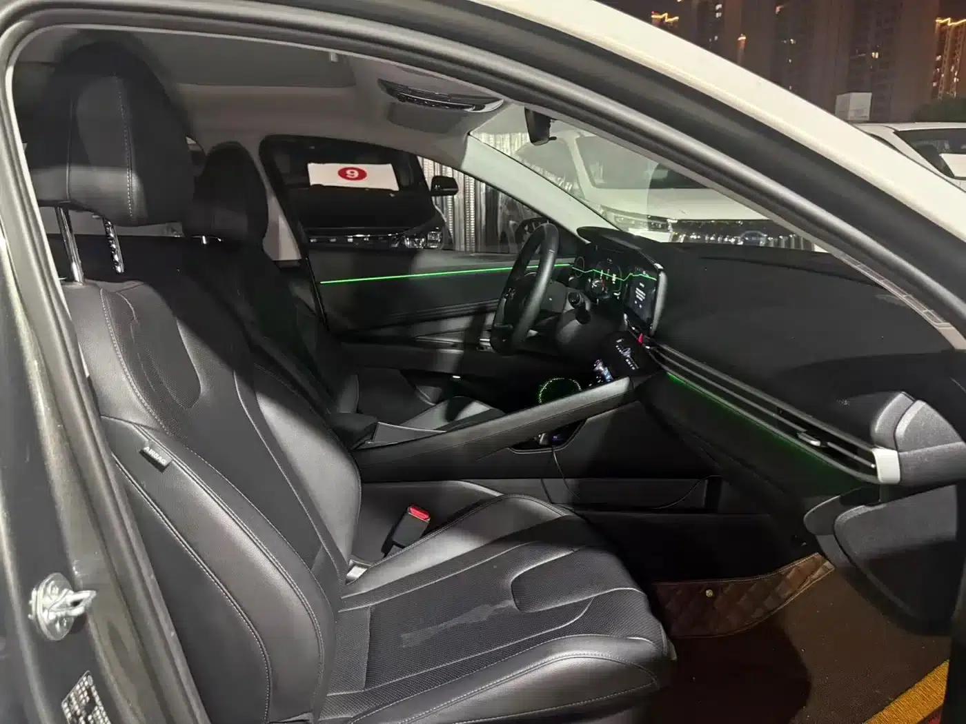Hyundai Elantra 2022 1.5L CVT TOP Flagship Edition — миниатюра 5
