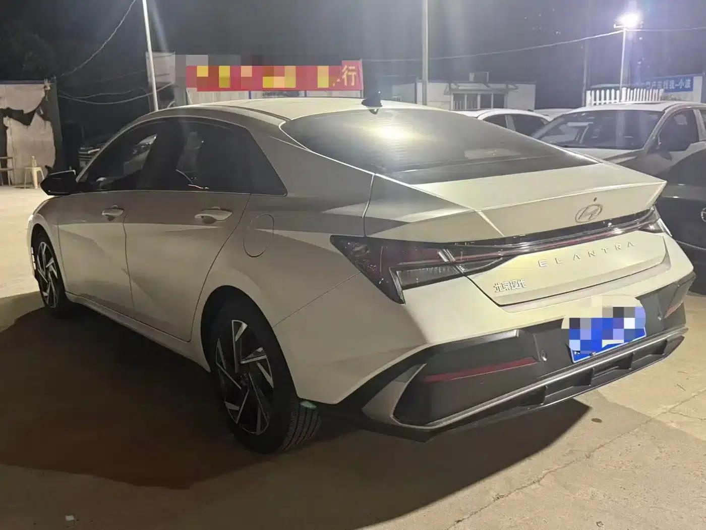 Hyundai Elantra 2022 1.5L CVT TOP Flagship Edition — миниатюра 10