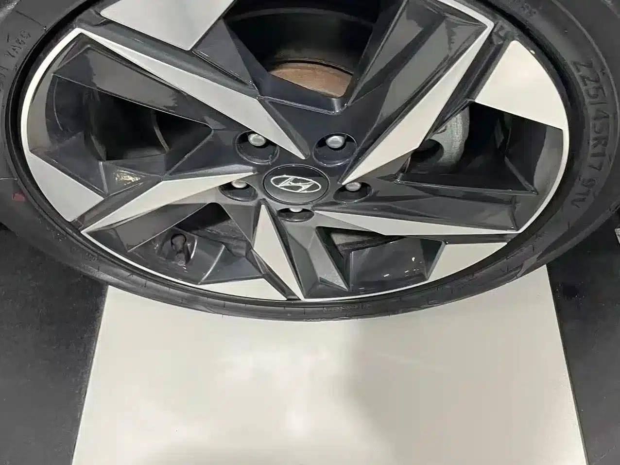 Hyundai Elantra 2022 1.5L CVT LUX Premium Edition — миниатюра 11