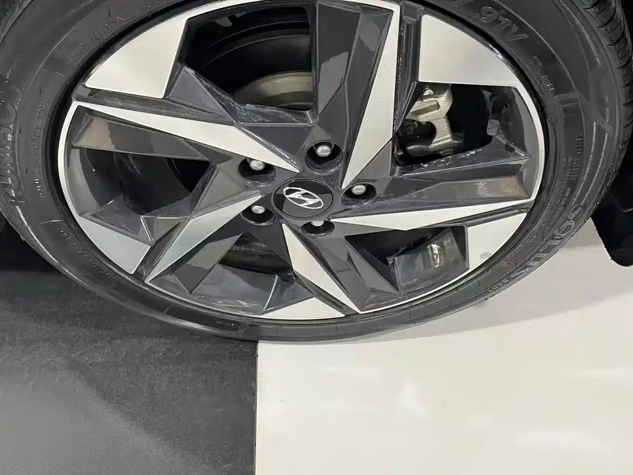 Hyundai Elantra 2022 1.5L CVT LUX Premium Edition — миниатюра 13