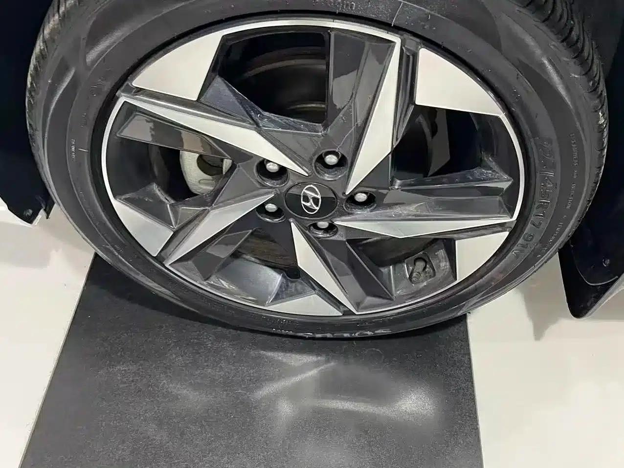 Hyundai Elantra 2022 1.5L CVT LUX Premium Edition — миниатюра 14