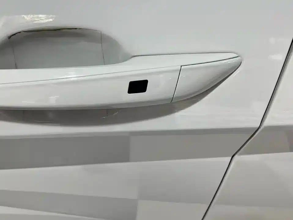 Hyundai Elantra 2022 1.5L CVT LUX Premium Edition — миниатюра 9