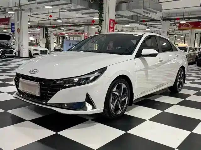 Hyundai Elantra 2022 1.5L CVT LUX Premium Edition