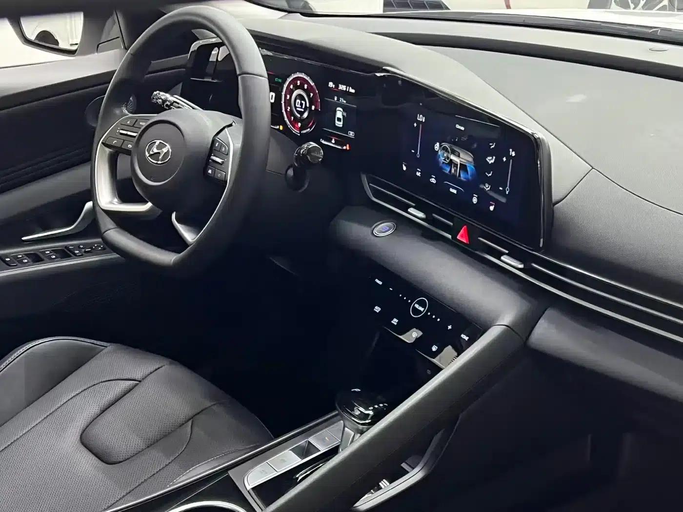 Hyundai Elantra 2022 1.5L CVT LUX Premium Edition — миниатюра 19