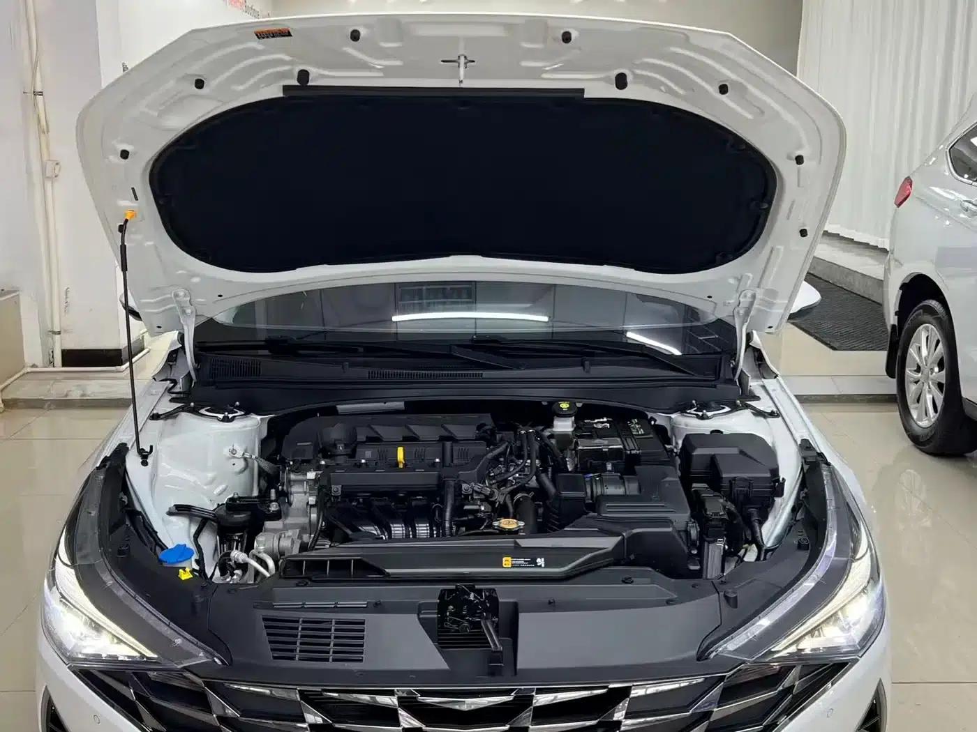 Hyundai Elantra 2022 1.5L CVT LUX Premium Edition — миниатюра 23
