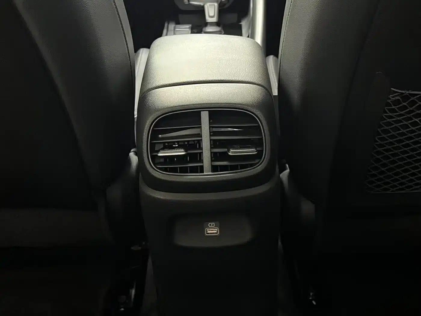 Hyundai Elantra 2022 1.5L CVT LUX Premium Edition — миниатюра 8