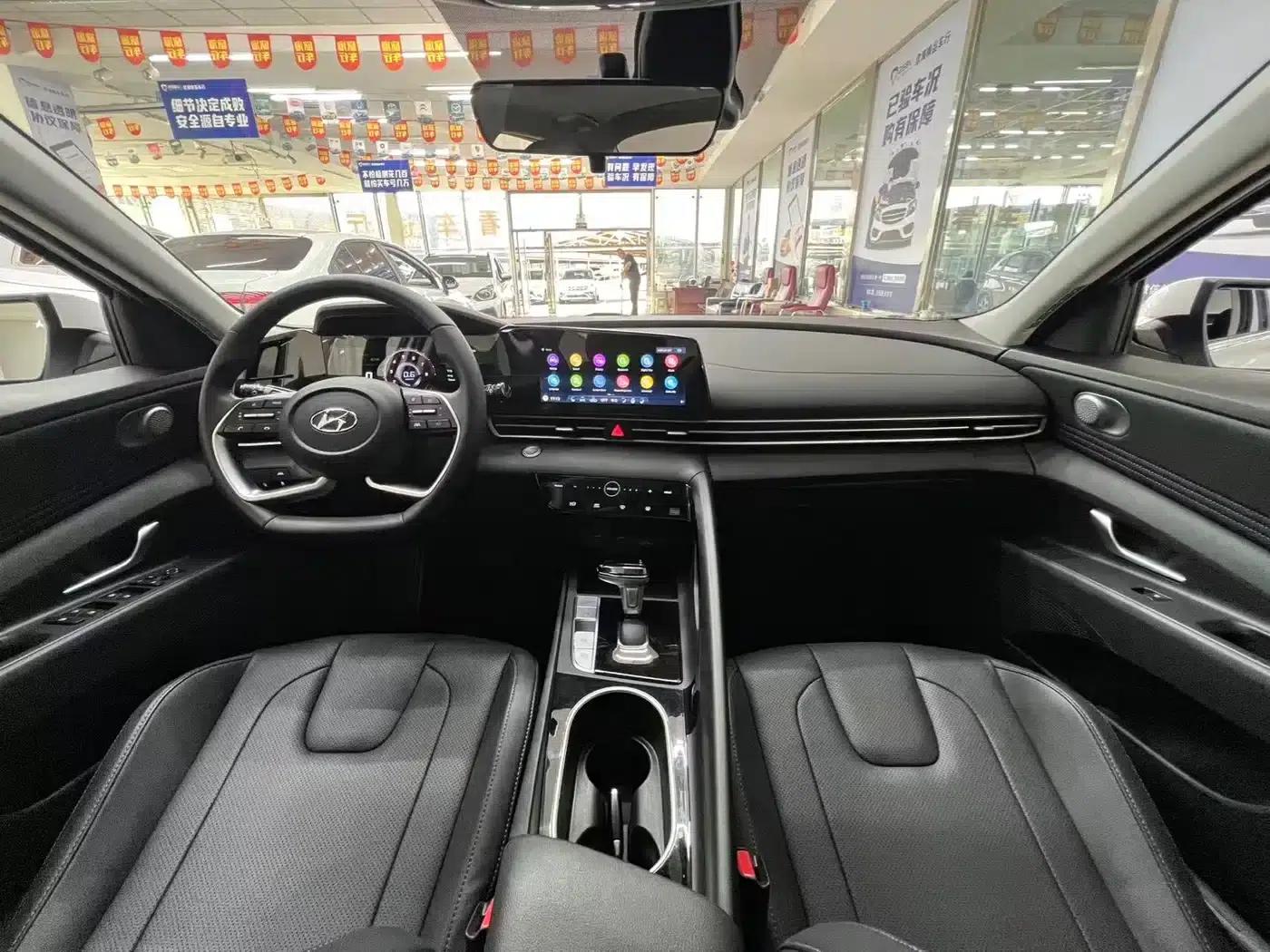 Hyundai Elantra 2022 1.5L CVT LUX Premium Edition — миниатюра 9
