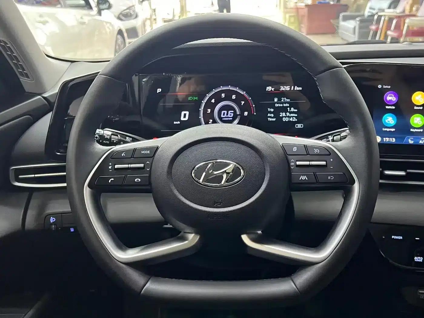 Hyundai Elantra 2022 1.5L CVT LUX Premium Edition — миниатюра 10