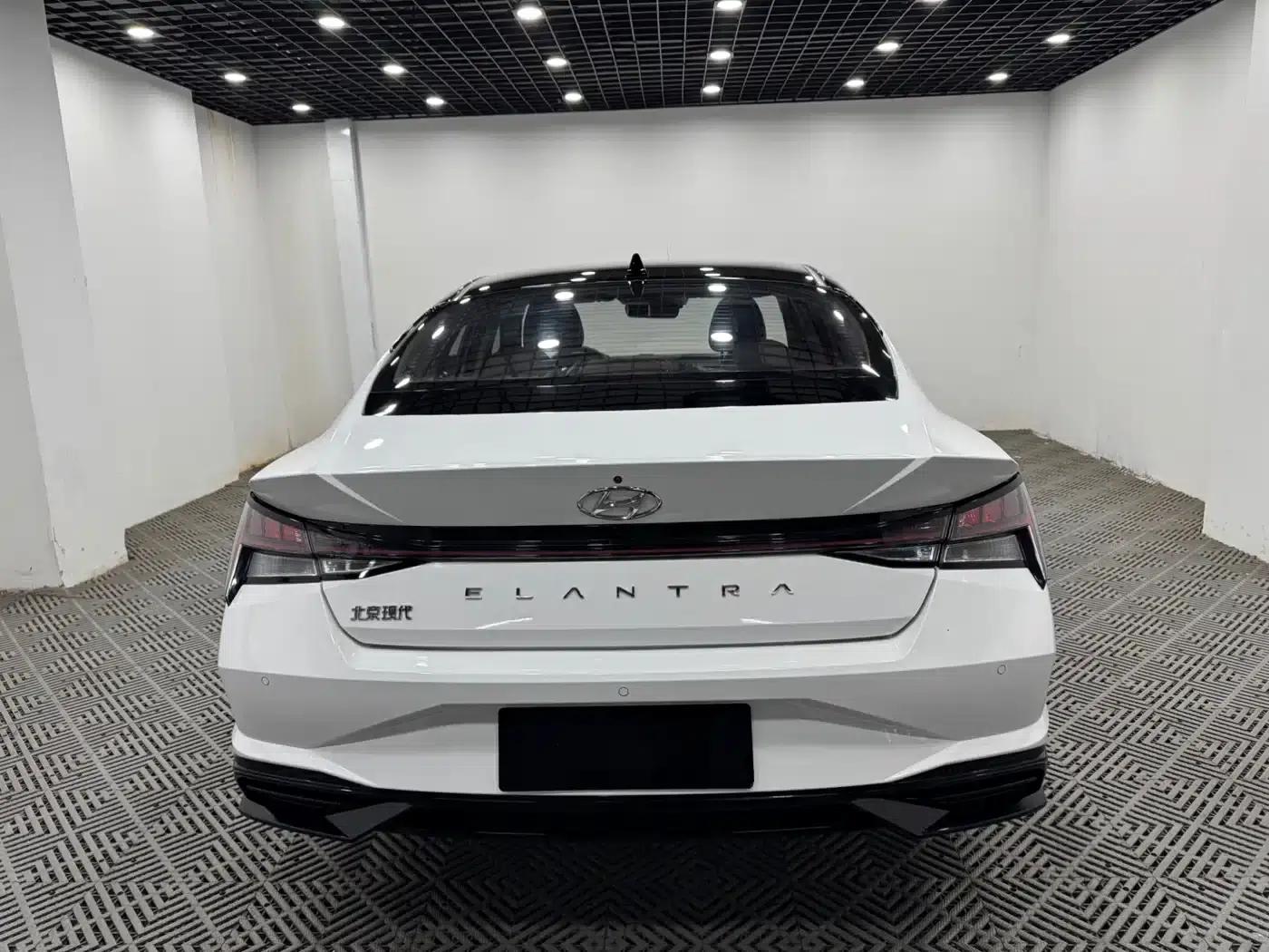 Hyundai Elantra 2022 1.5L CVT LUX Premium Edition — миниатюра 8