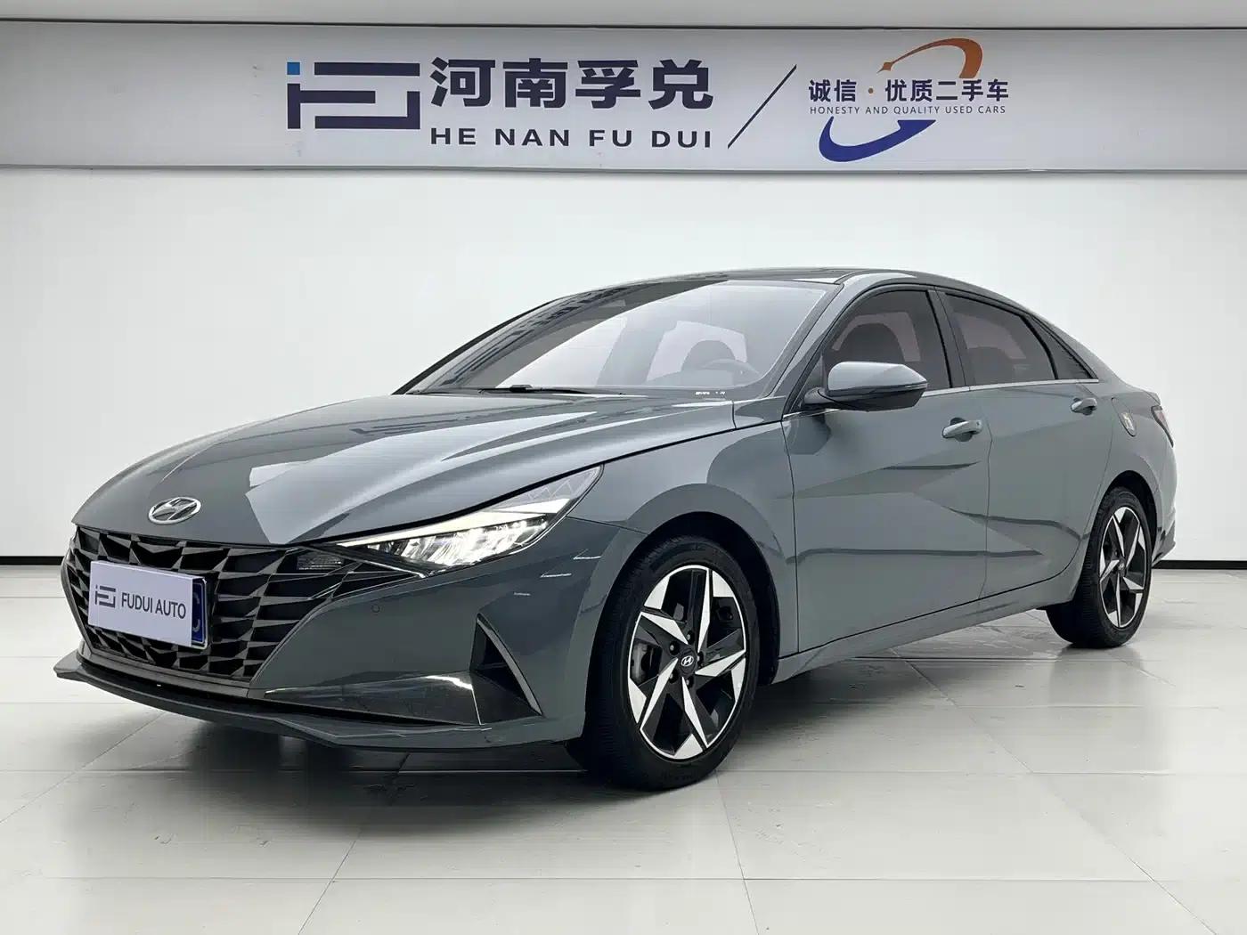 Hyundai Elantra 2022 1.5L CVT LUX Premium Edition — миниатюра 1