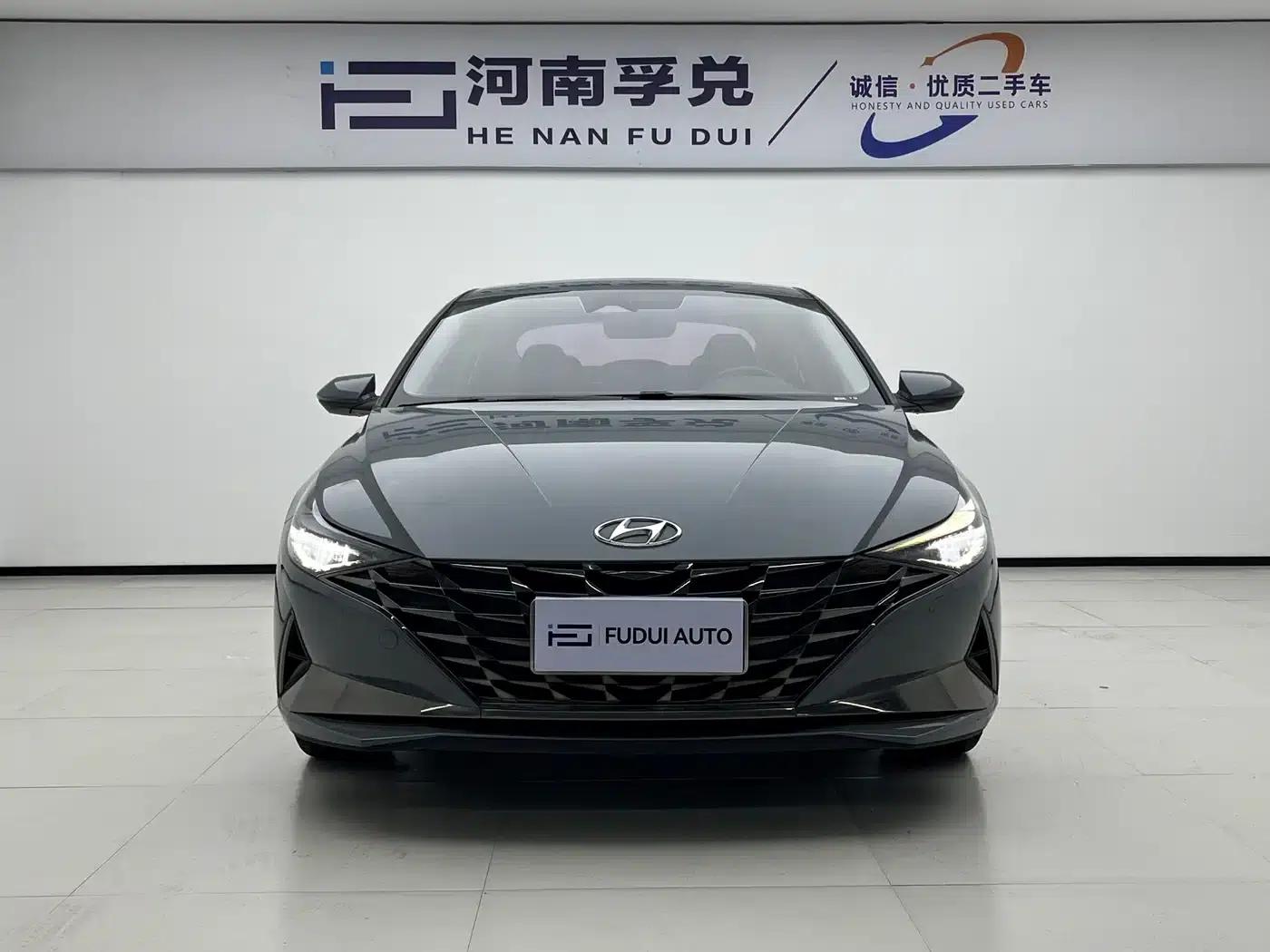 Hyundai Elantra 2022 1.5L CVT LUX Premium Edition — миниатюра 2