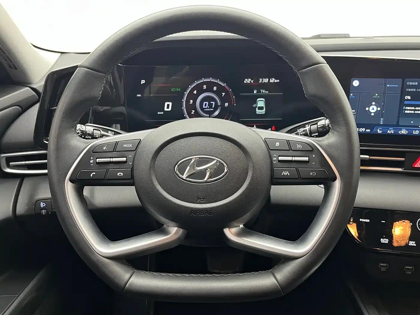 Hyundai Elantra 2022 1.5L CVT LUX Premium Edition — миниатюра 11