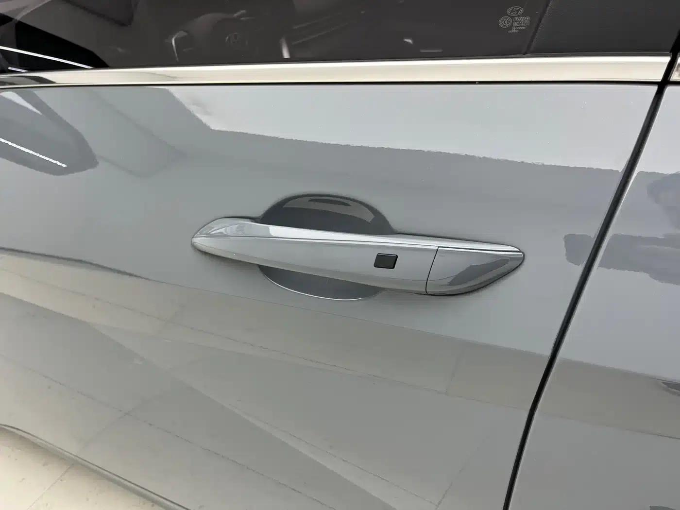 Hyundai Elantra 2022 1.5L CVT LUX Premium Edition — миниатюра 19