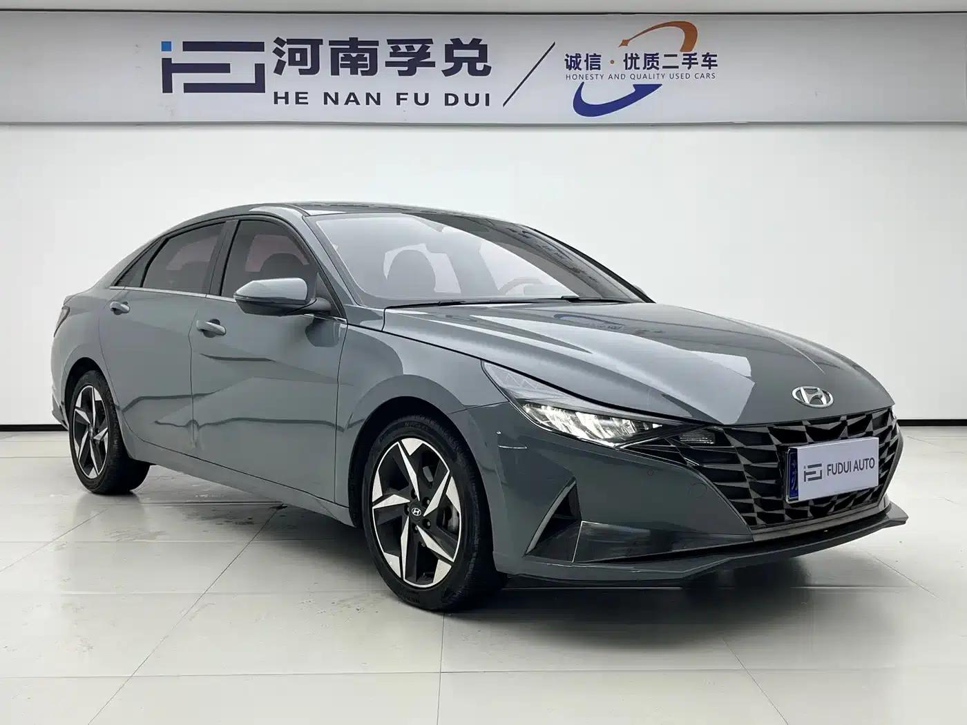 Hyundai Elantra 2022 1.5L CVT LUX Premium Edition — миниатюра 3