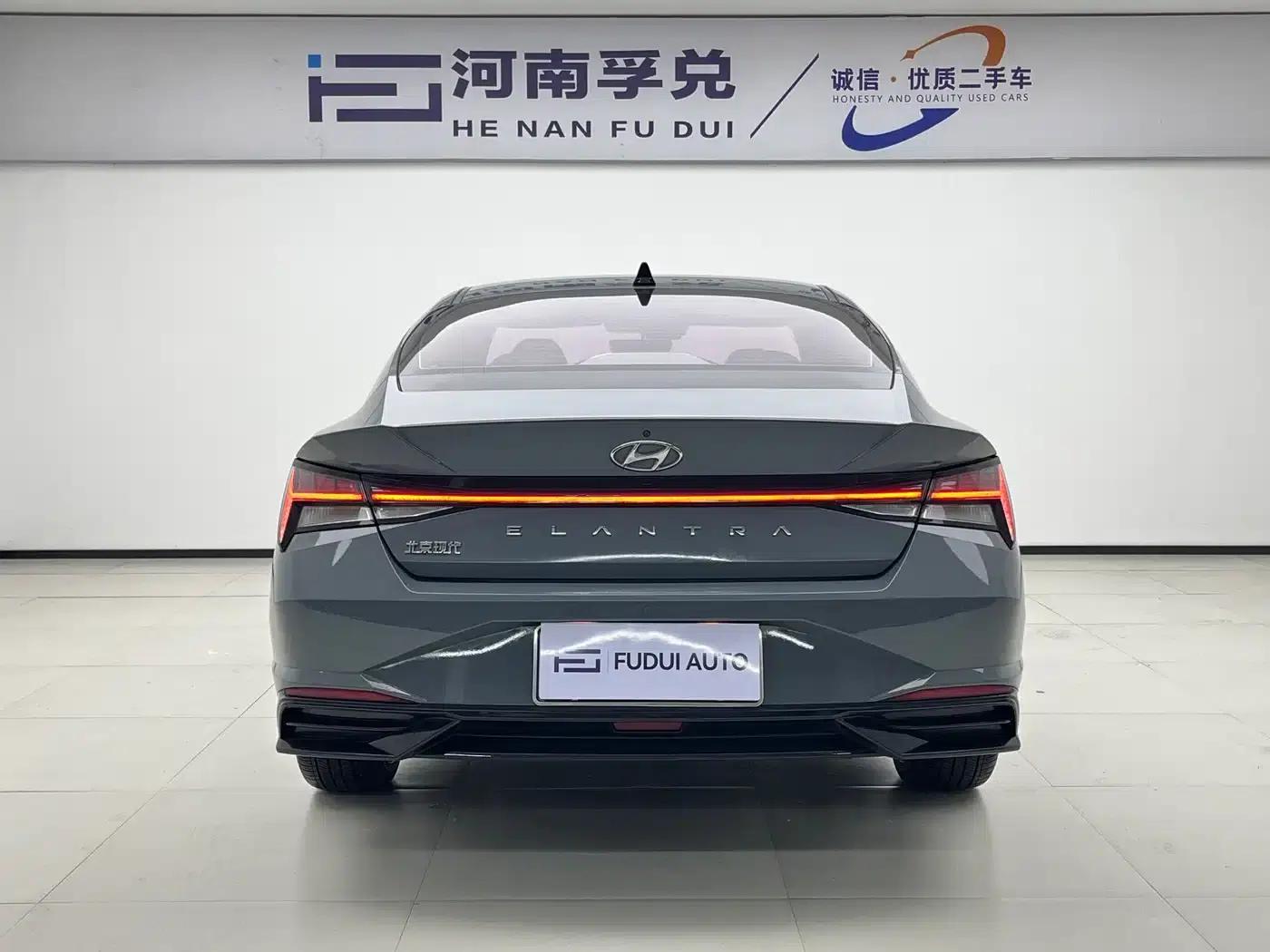 Hyundai Elantra 2022 1.5L CVT LUX Premium Edition — миниатюра 5