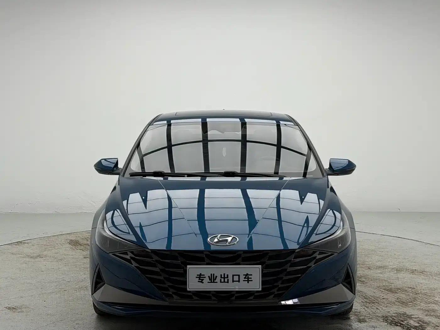 Hyundai Elantra 2022 1.5L CVT LUX Premium Edition — миниатюра 2