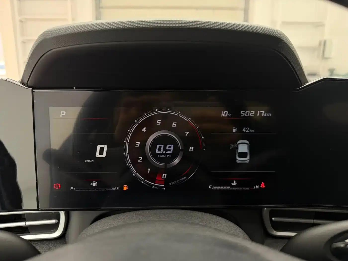 Hyundai Elantra 2022 1.5L CVT LUX Premium Edition — миниатюра 20