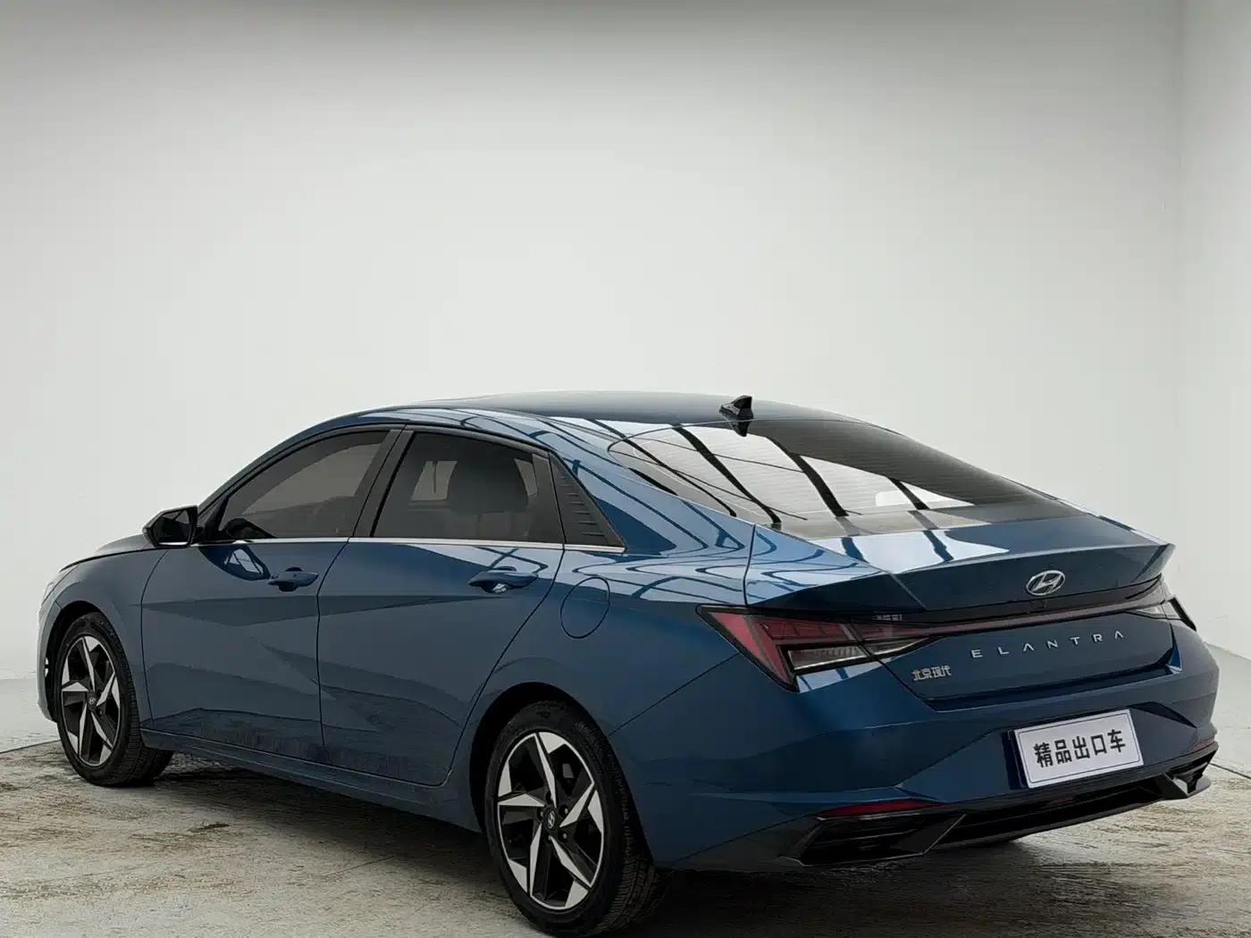 Hyundai Elantra 2022 1.5L CVT LUX Premium Edition — миниатюра 6