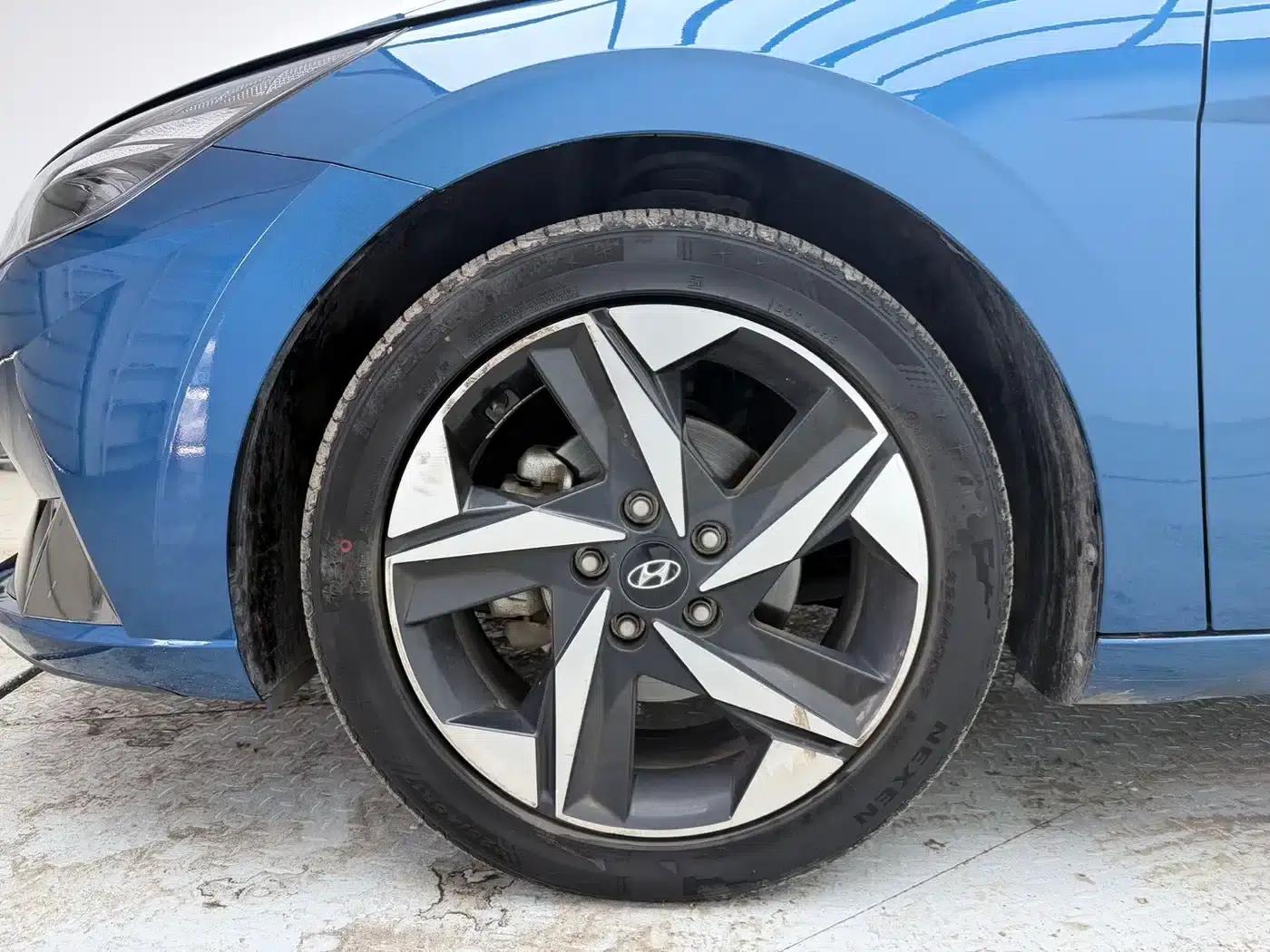 Hyundai Elantra 2022 1.5L CVT LUX Premium Edition — миниатюра 8