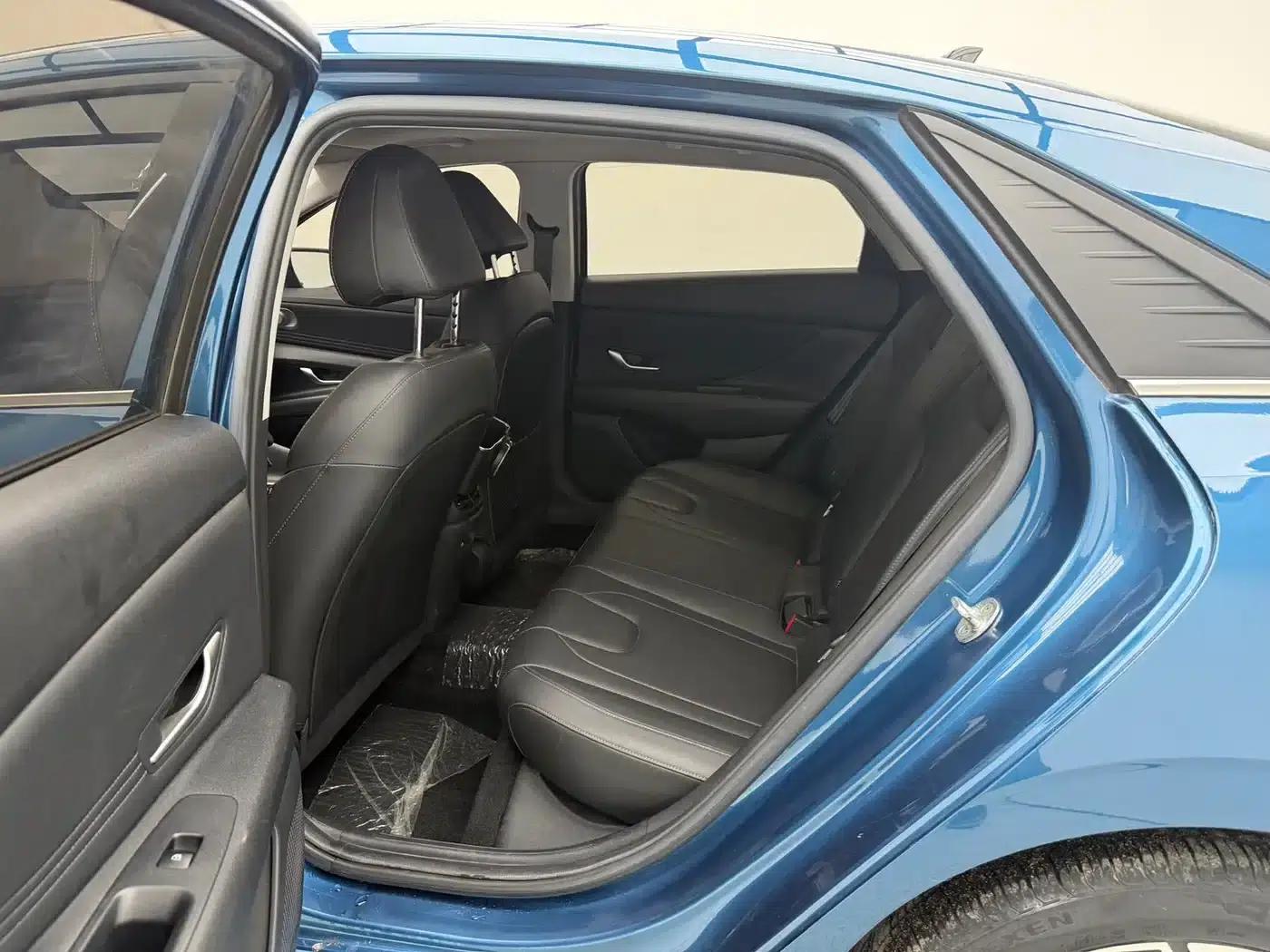 Hyundai Elantra 2022 1.5L CVT LUX Premium Edition — миниатюра 10