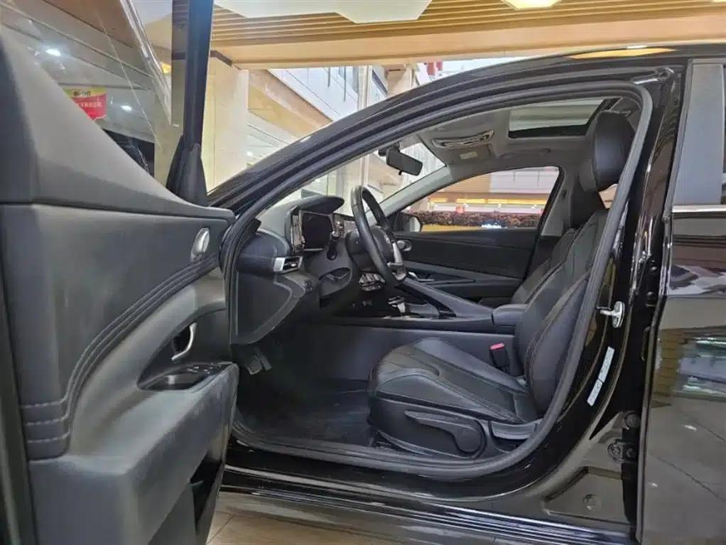 Hyundai Elantra 2023 1.5L CVT GLX Elite Edition — миниатюра 13