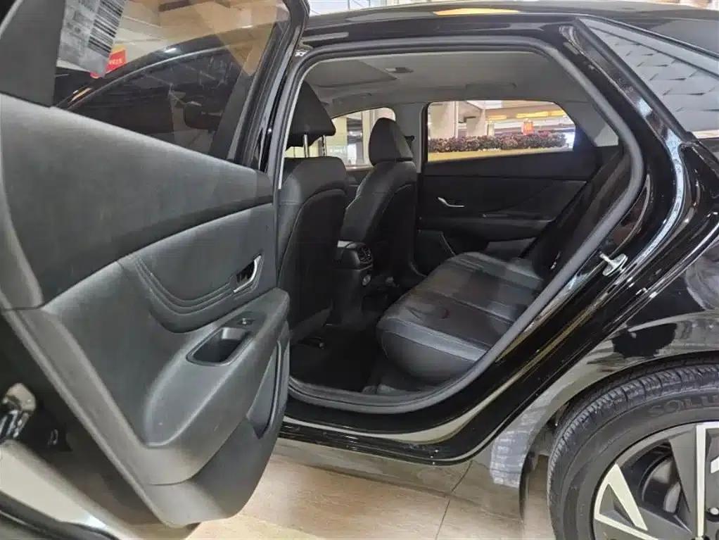 Hyundai Elantra 2023 1.5L CVT GLX Elite Edition — миниатюра 8