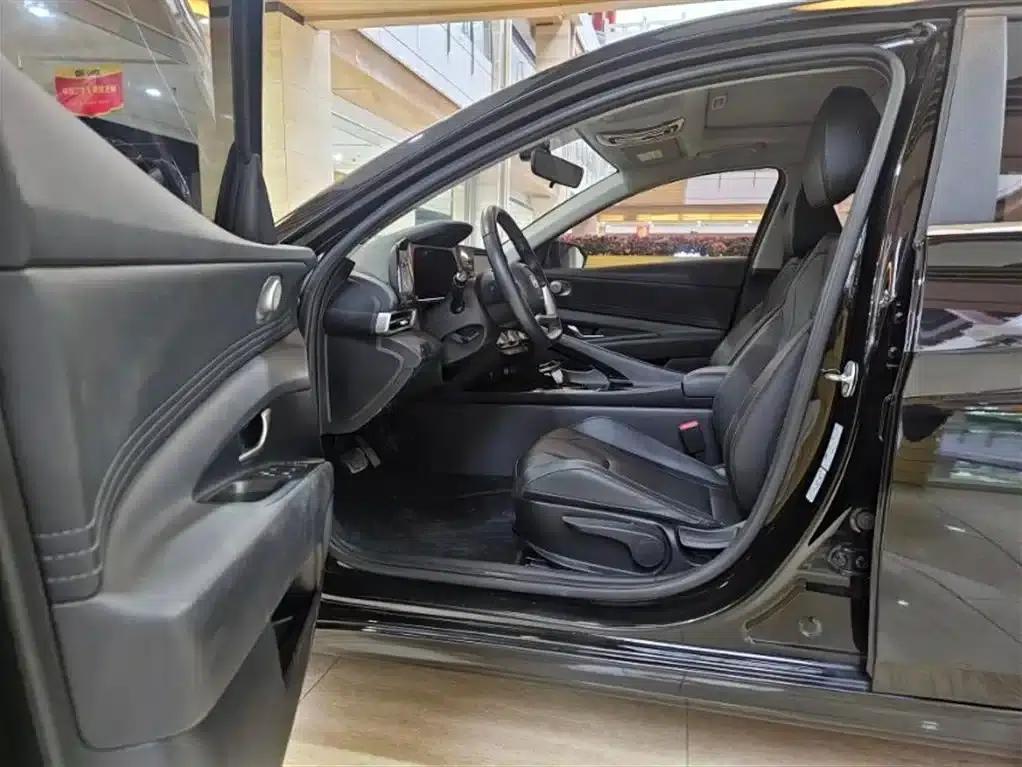 Hyundai Elantra 2023 1.5L CVT GLX Elite Edition — миниатюра 9