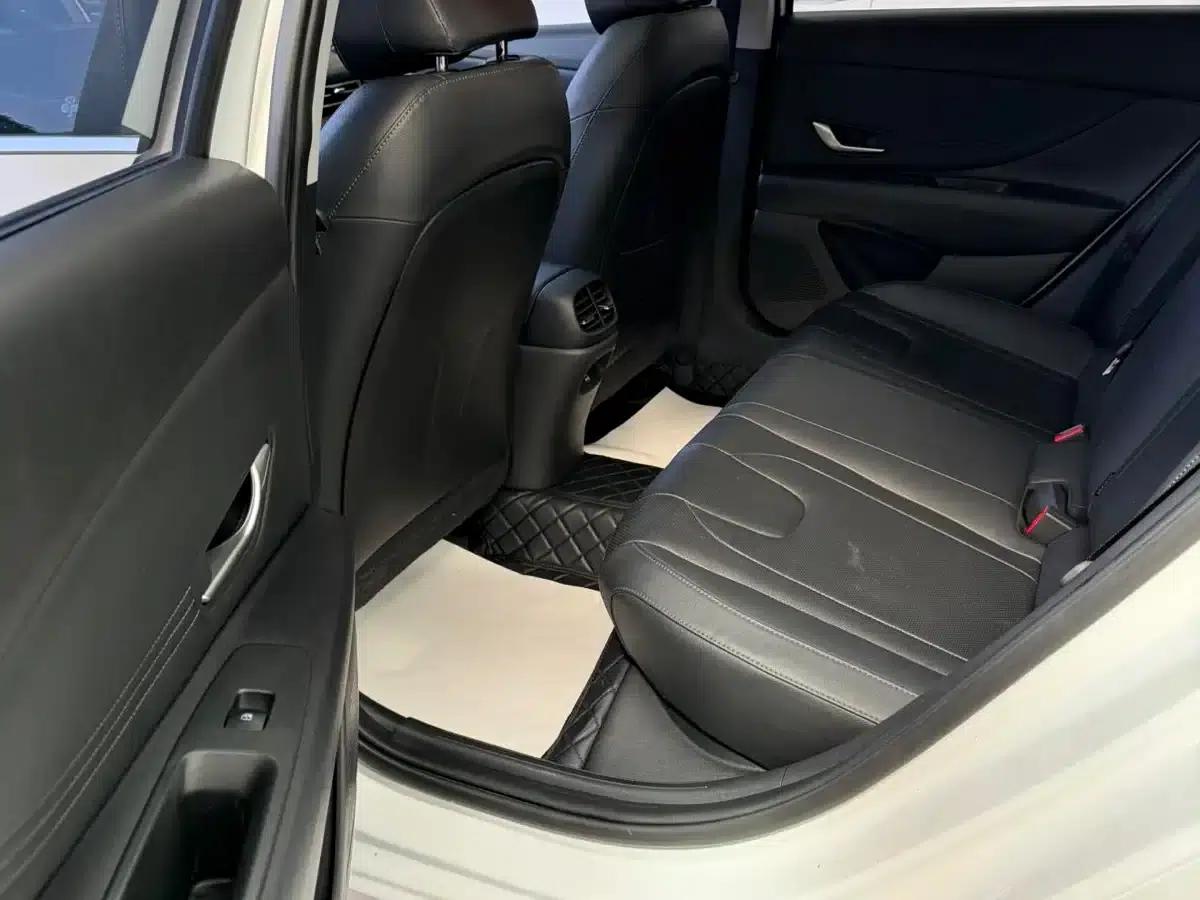Hyundai Elantra 2022 1.5L CVT LUX Premium Edition — миниатюра 14