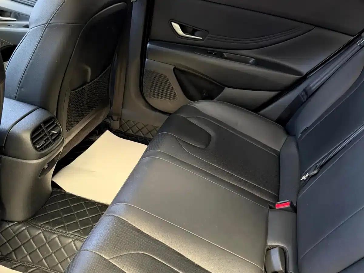 Hyundai Elantra 2022 1.5L CVT LUX Premium Edition — миниатюра 15
