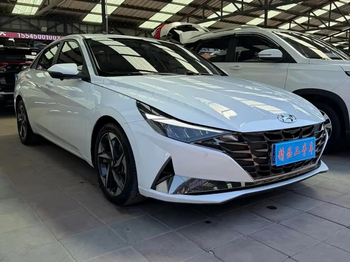 Hyundai Elantra 2022 1.5L CVT LUX Premium Edition — миниатюра 3