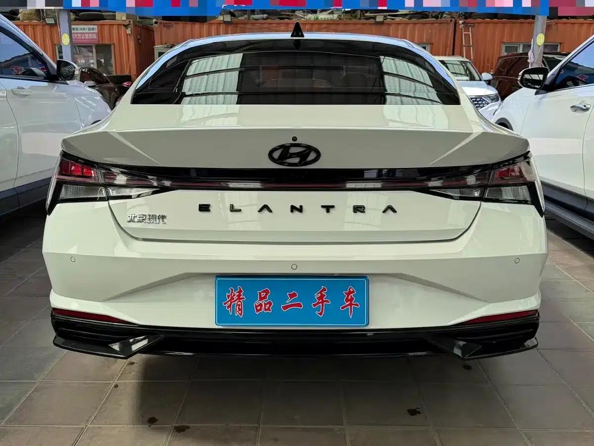 Hyundai Elantra 2022 1.5L CVT LUX Premium Edition — миниатюра 5