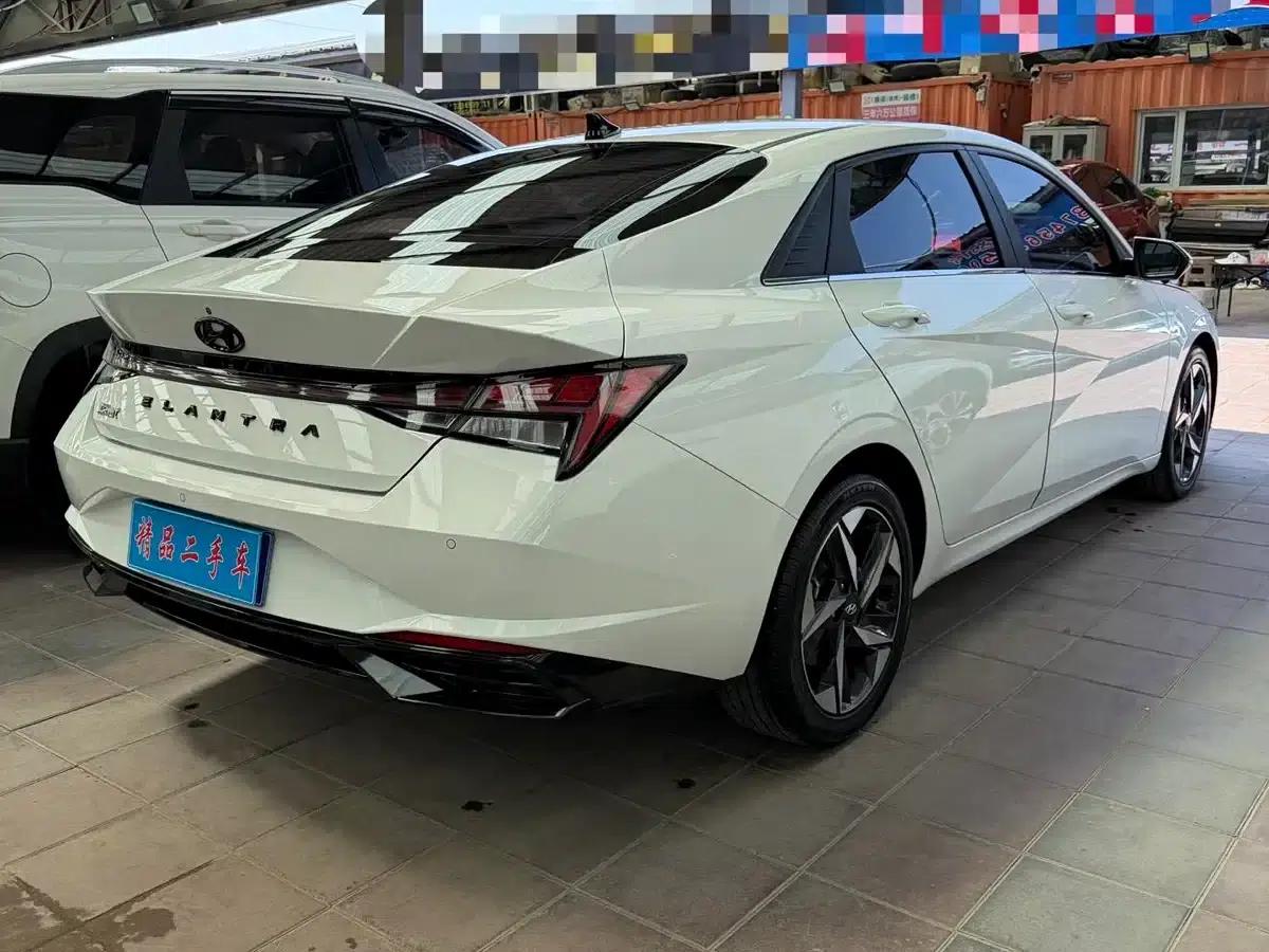 Hyundai Elantra 2022 1.5L CVT LUX Premium Edition — миниатюра 6