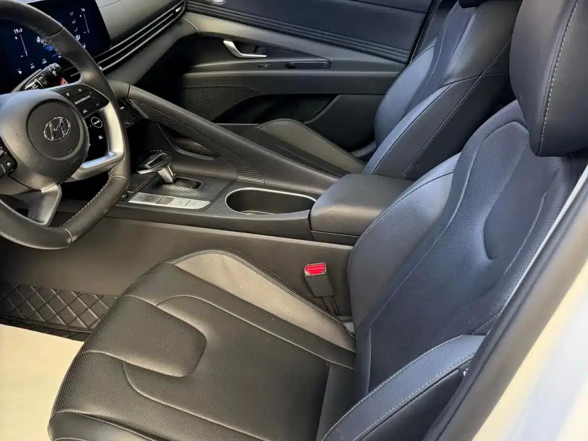 Hyundai Elantra 2022 1.5L CVT LUX Premium Edition — миниатюра 10