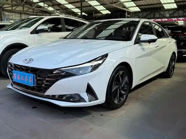 Hyundai Elantra 2022 1.5L CVT LUX Premium Edition