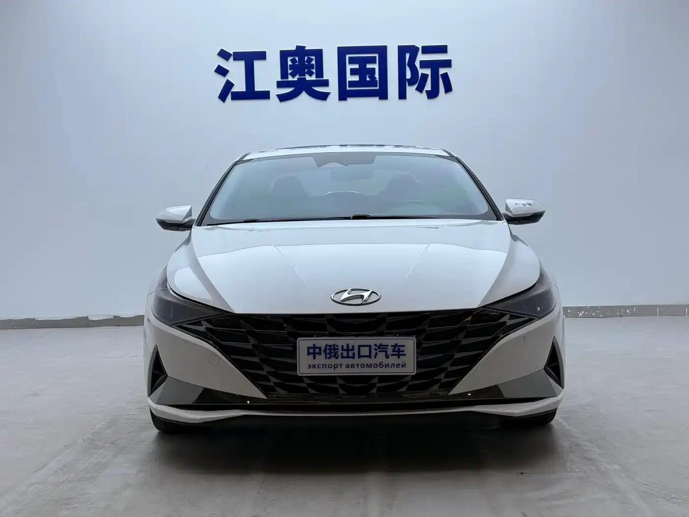 Hyundai Elantra 2022 1.5L CVT LUX Premium Edition — миниатюра 2