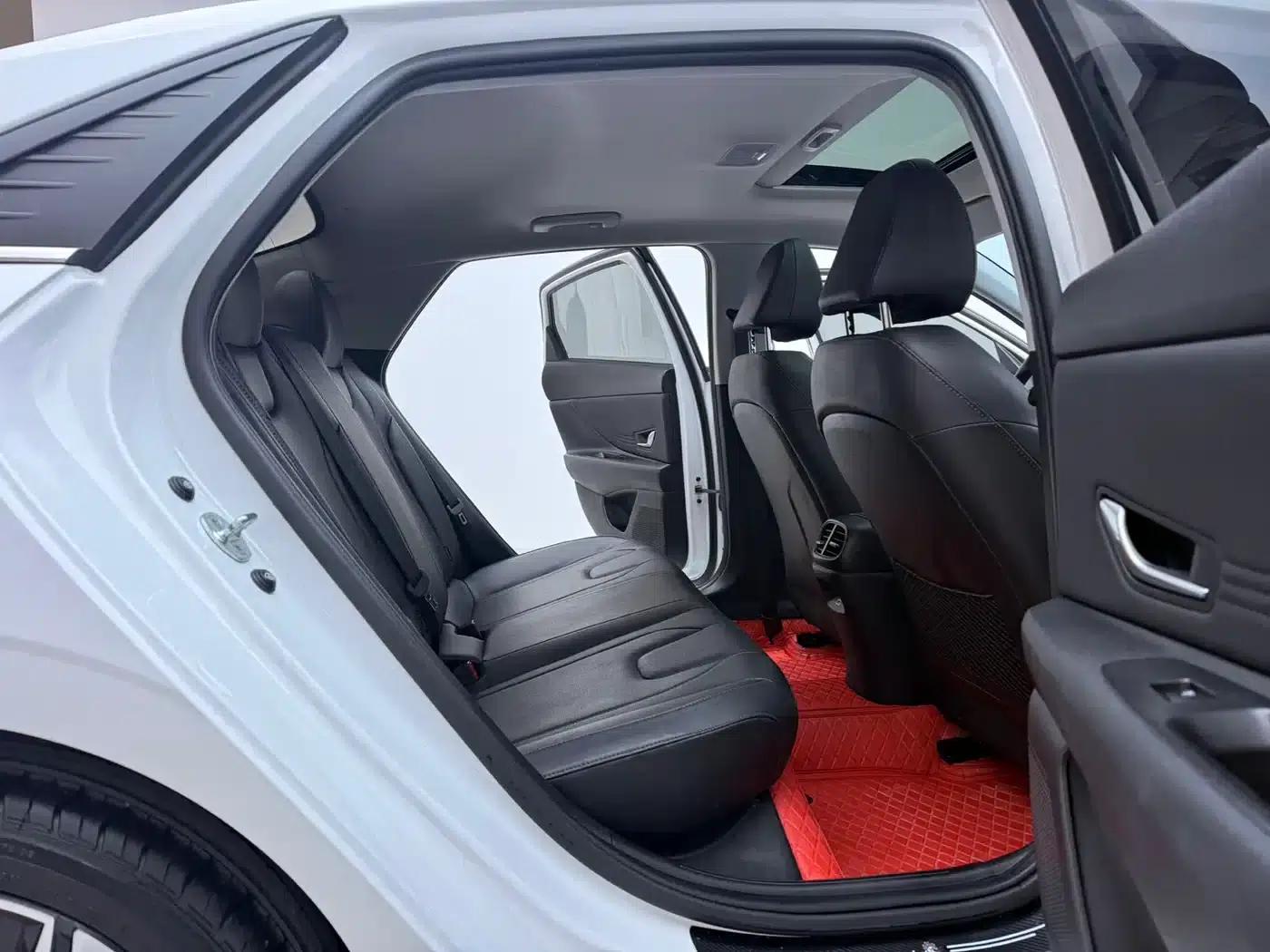 Hyundai Elantra 2022 1.5L CVT LUX Premium Edition — миниатюра 14