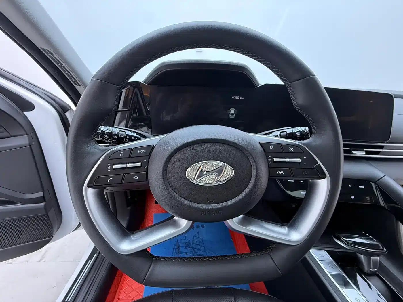 Hyundai Elantra 2022 1.5L CVT LUX Premium Edition — миниатюра 7