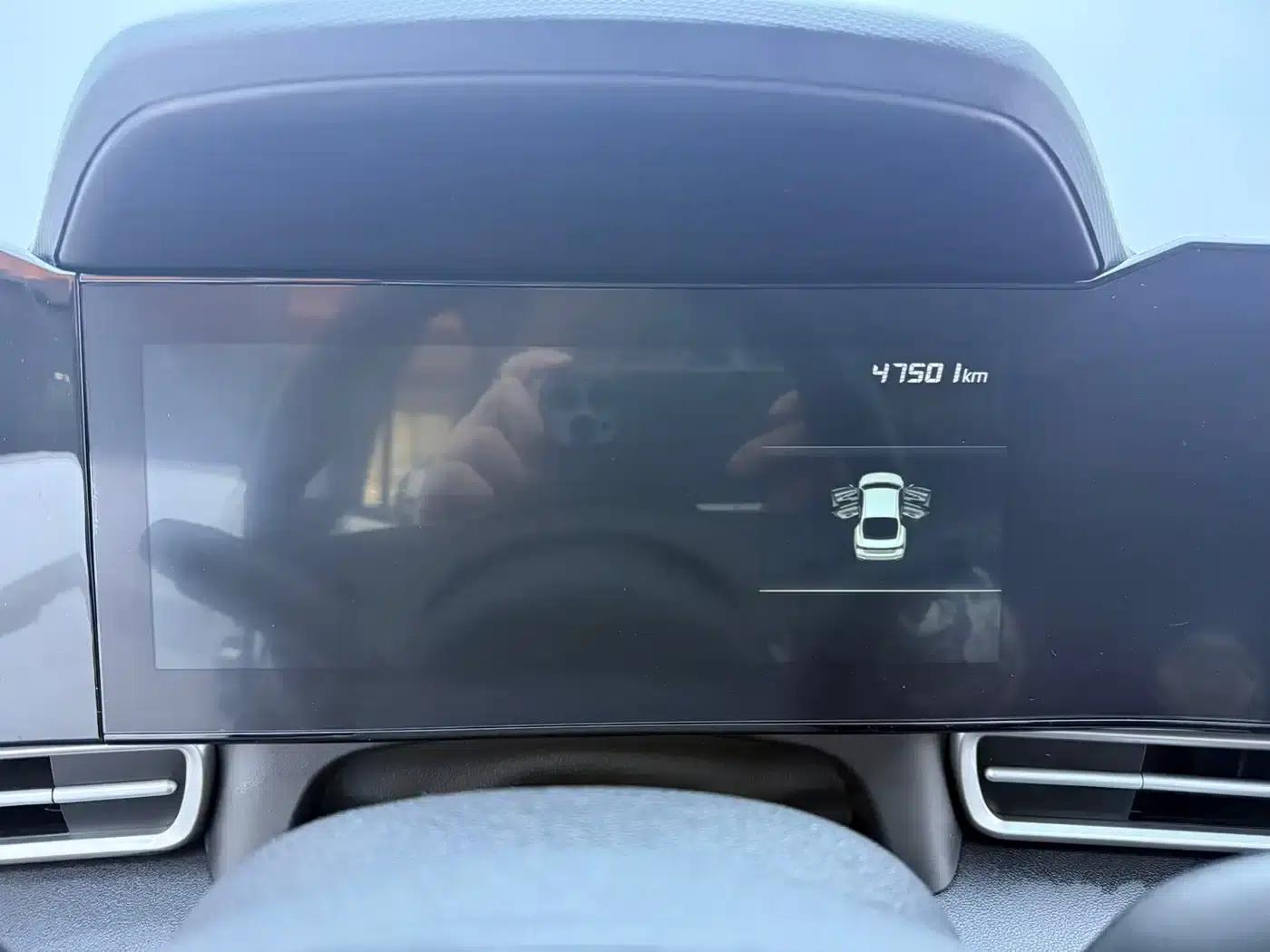 Hyundai Elantra 2022 1.5L CVT LUX Premium Edition — миниатюра 8