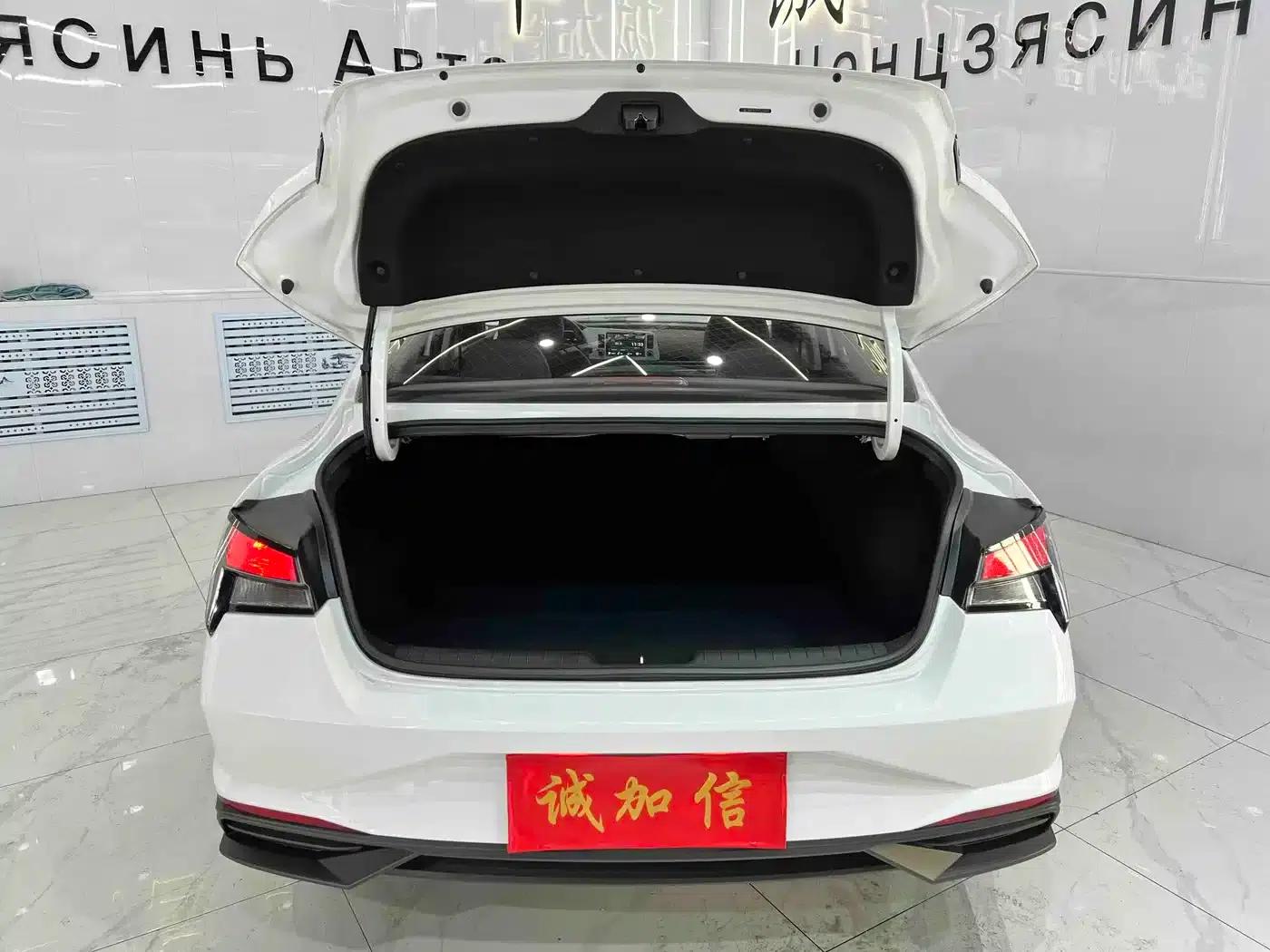 2023 Hyundai Elantra 1.5L CVT GLS Leading Edition — миниатюра 16