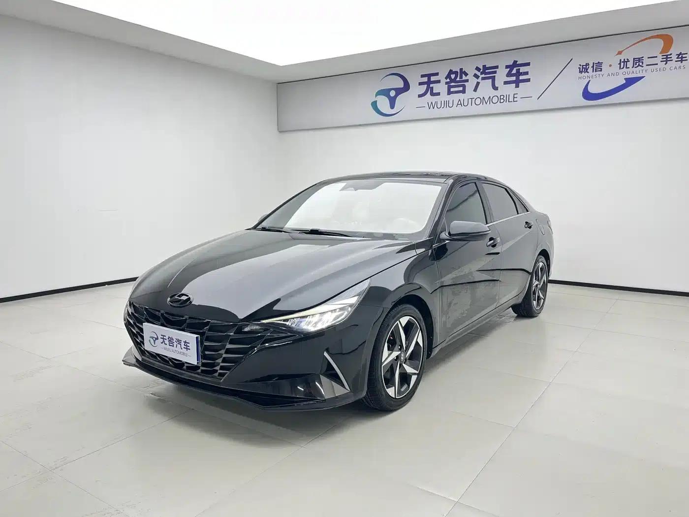 Hyundai Elantra 2022 1.5L CVT LUX Premium Edition — миниатюра 1