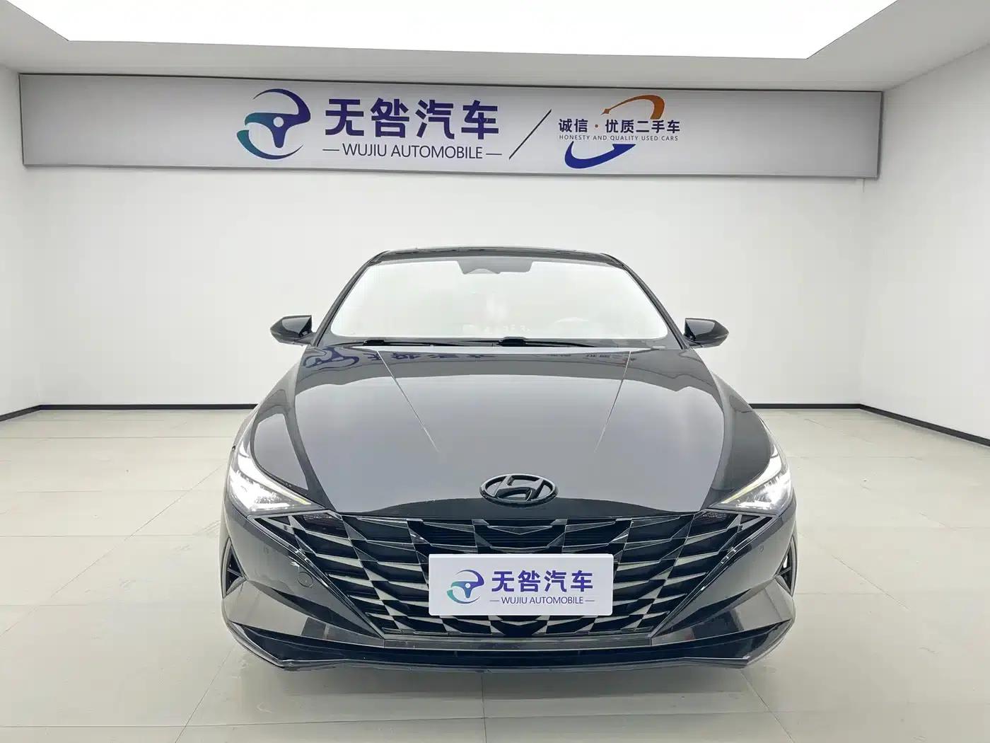 Hyundai Elantra 2022 1.5L CVT LUX Premium Edition — миниатюра 2